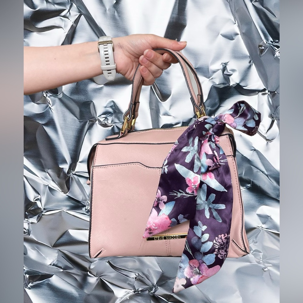 Steve Madden purse in pink.